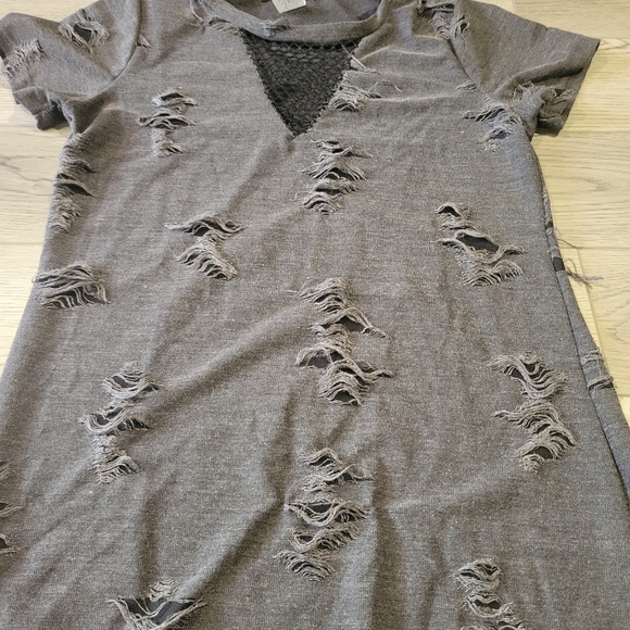 Top chic size small gray tshirt - Picture 2 of 5